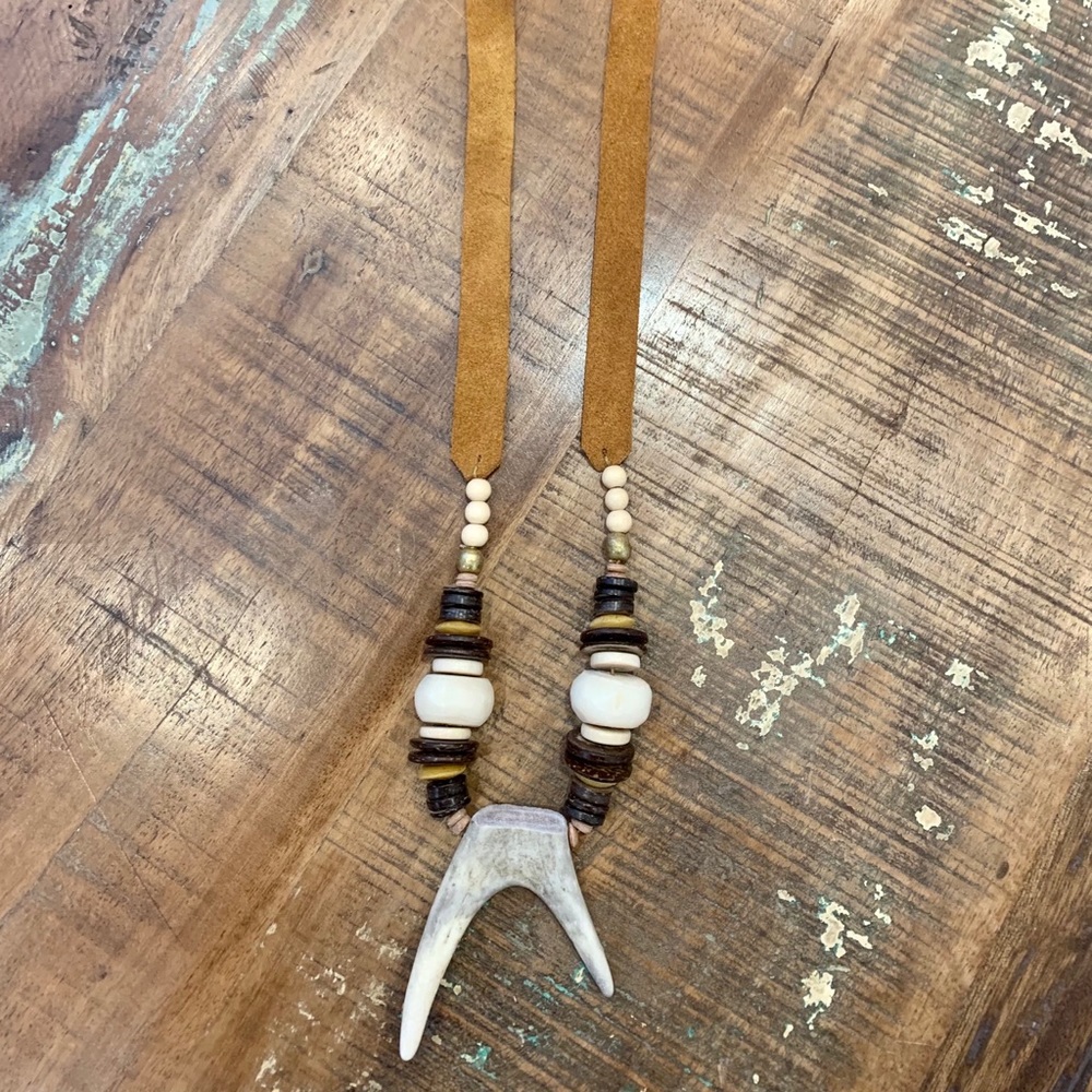 🌾 Antler Pendant Necklace - Picture 5 of 7